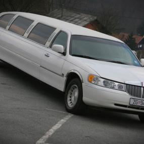 white Lincoln limousine in Zagreb